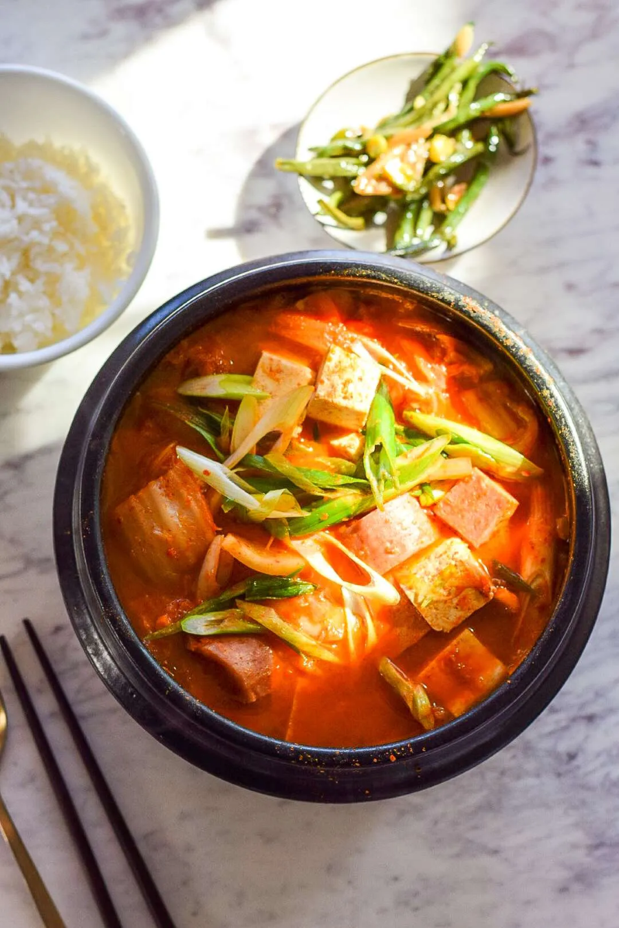 Kimchi-jjigae - Canh kim chi cải thảo được nhiều du khách yêu thích khi đến Hàn Quốc