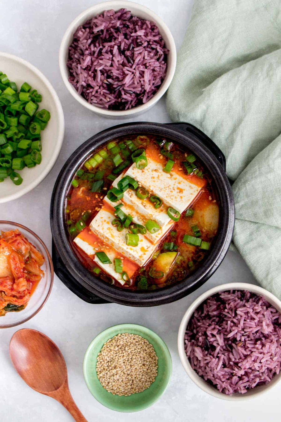 Doenjang Jjigae không chỉ là một món ăn mà còn là một phần không thể thiếu trong văn hóa ẩm thực tại Xứ sở kim chi