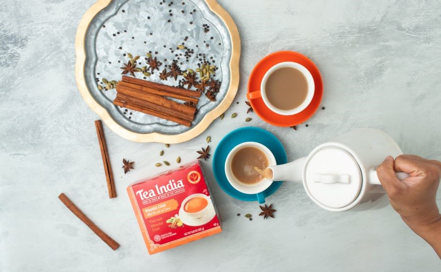 Cách pha trà của người Ấn Độ cũng đặc biệt khi nấu với sữa và các loại thảo mộc