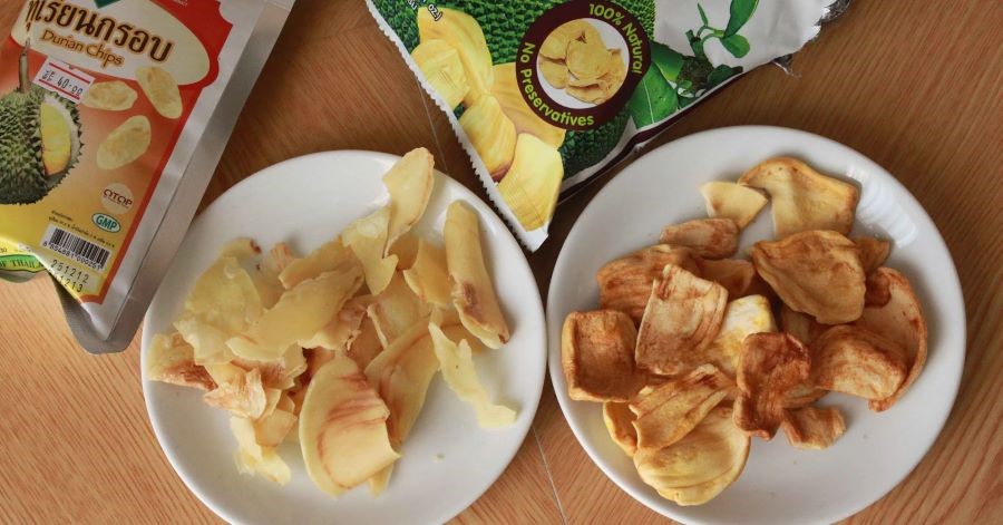 Bánh chips sầu riêng là một món quà mà bạn có thể cân nhắc khi đi Thái Lan