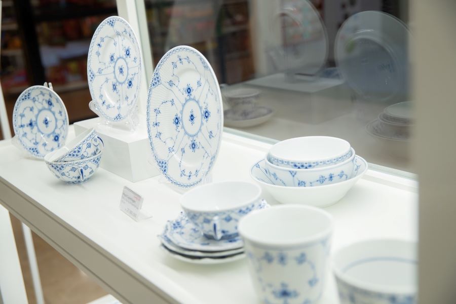 Các sản phẩm từ gốm sứ là món quà quý giá được nhiều du khách lựa chọn khi đến đây