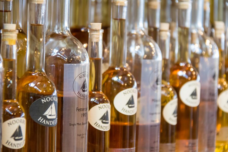 Thức uống có cồn cũng sẽ là một trong những món quà lưu niệm tuyệt vời