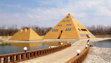 nhung ngoi nha doc va la o my4jpg-min