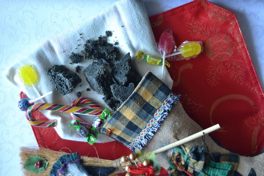 Người Ý tin rằng nàng tiên Bêphane sẽ mang quà đặt trong đôi bít tất vào đêm giao thừa