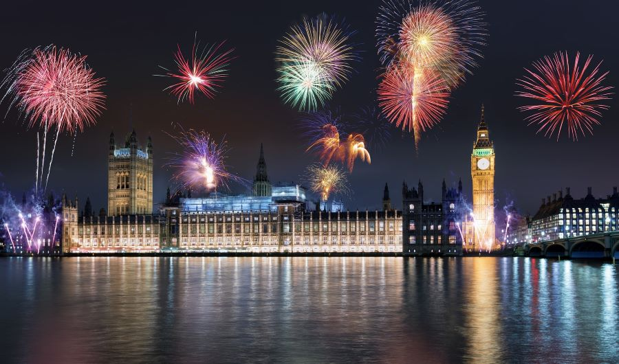 Văn hóa nước Anh sở hữu những phong tục đón năm mới cực kỳ độc đáo