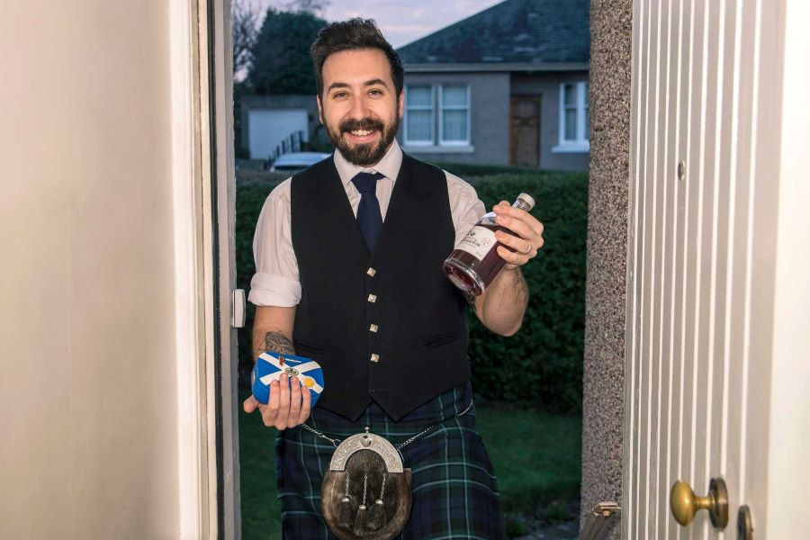 Người dân Anh Quốc cũng có tập tục xông đất cho năm mới cực kỳ thú vị