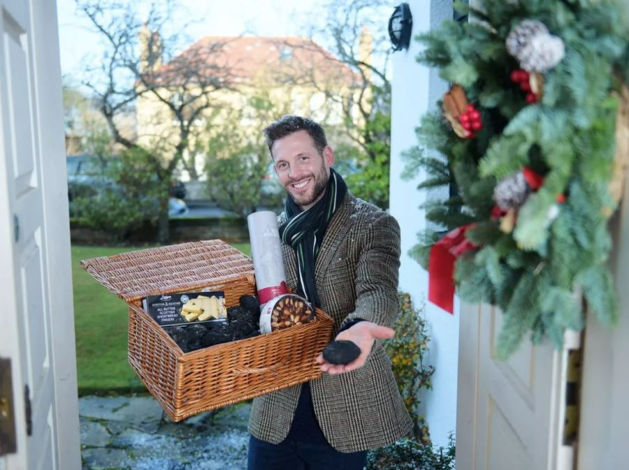 Người xông đất sẽ quyết định tài vận và may mắn của gia chủ trong năm mới