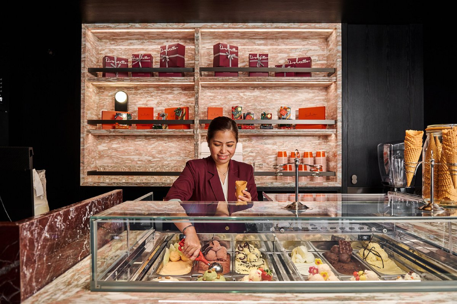 Bạn còn có thể lựa chọn cho mình những món ăn nhẹ hấp dẫn, những chiếc bánh ngọt tinh tế