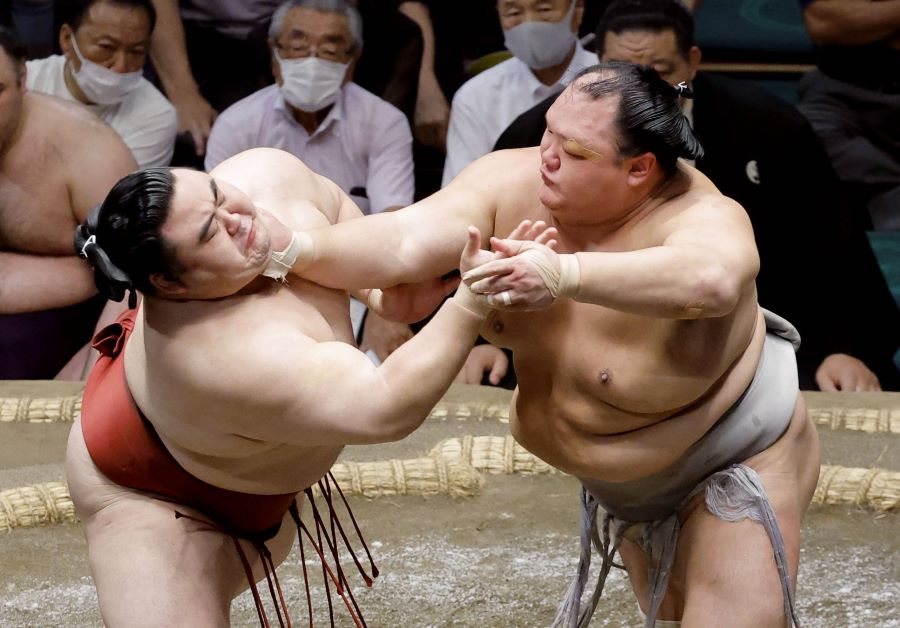 Sumo là một môn đấu vật truyền thống, có nguồn gốc từ Nhật Bản