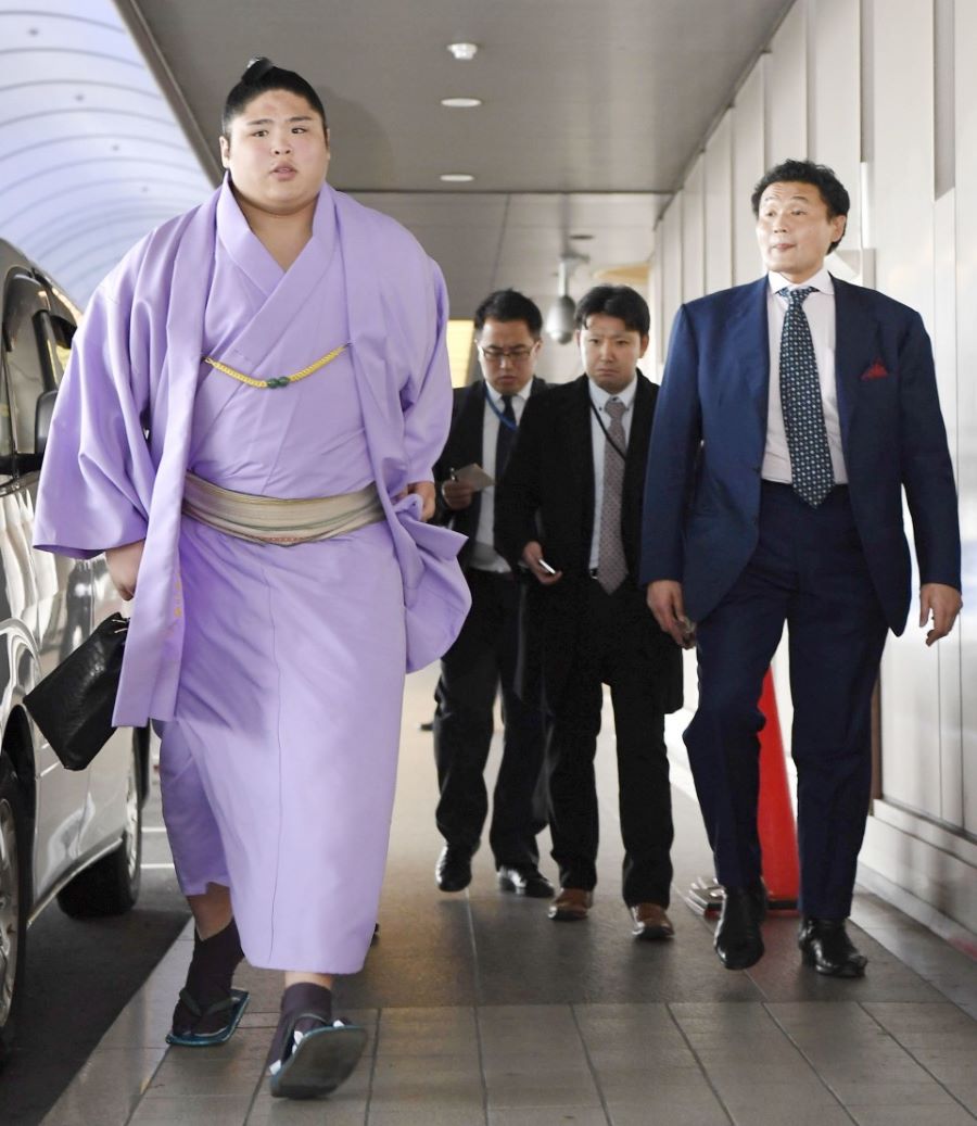 Ngoài cuộc sống trong trại huấn luyện, các võ sĩ Sumo Nhật Bản vẫn có cuộc sống như người bình thường