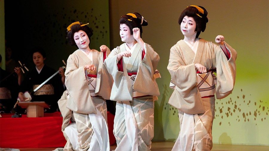 Các Geisha sở hữu kỹ năng múa, hát, chơi nhạc cụ truyền thống và khả năng nói chuyện và dẫn dắt câu chuyện cực kỳ “cuốn”