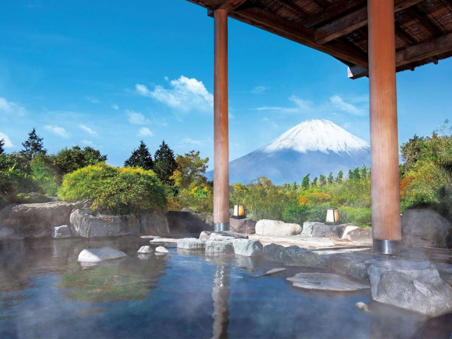 Hakone Onsen thu hút du khách bởi những suối nước nóng tự nhiên cùng khung cảnh thiên nhiên tuyệt đẹp của núi Phú Sĩ