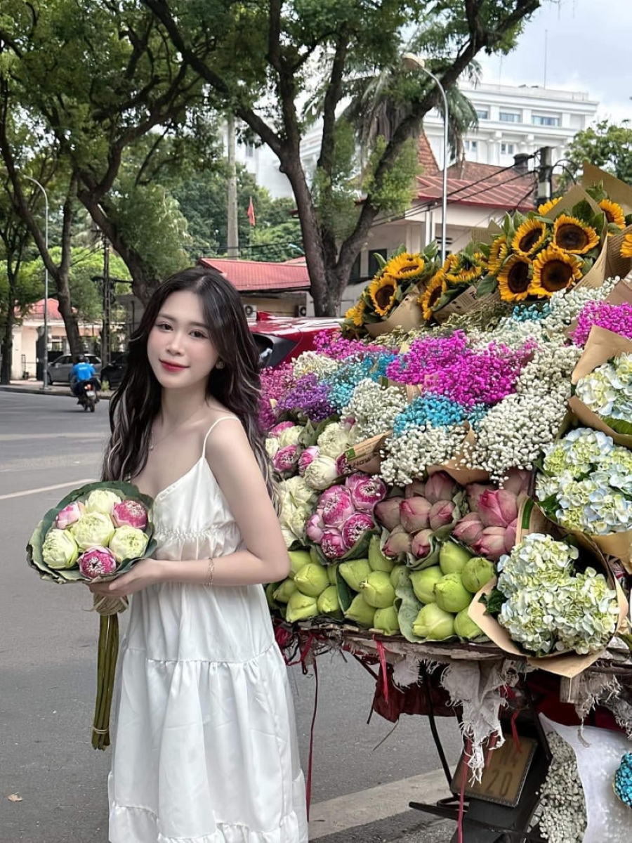 Chỉ cần chọn góc nghiêng người, bạn đã có ngay những tấm ảnh thật xinh