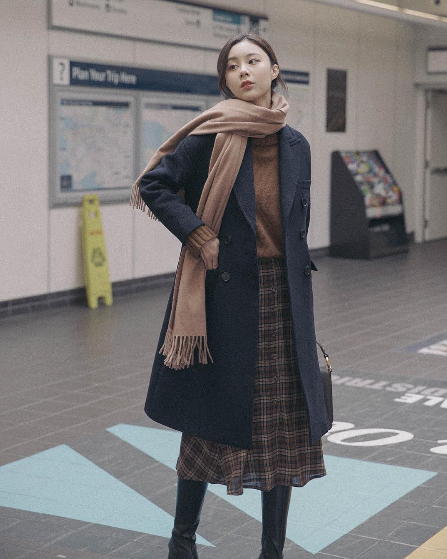 Chiếc outfit tuy đơn giản nhưng lại vô cùng cuốn hút dành cho “hội chị em bạn dì”