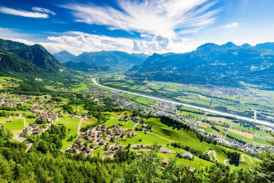 Liechtenstein là một công quốc nhỏ ở châu Âu được bao bọc bởi những khu rừng rậm và đỉnh núi phủ tuyết