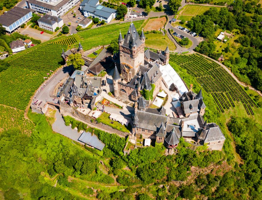 Lâu đài Reichsburg nhìn từ trên cao với diện tích vô cùng rộng lớn