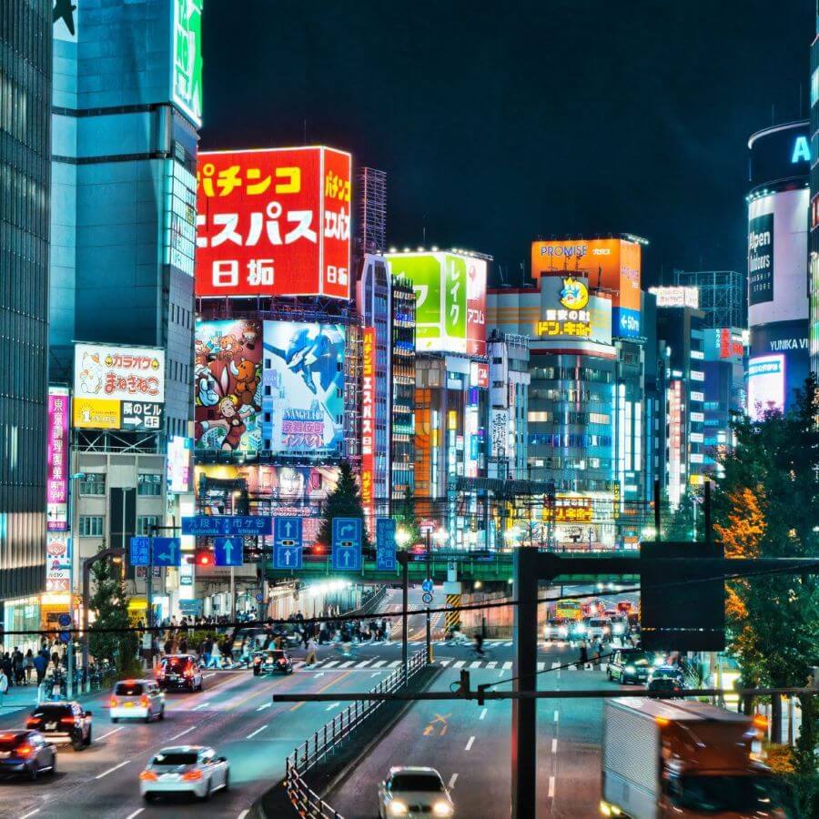 Shinjuku là một thế giới giải trí về đêm đầy màu sắc và hấp dẫn khiến nhiều tín đồ du lịch Nhật Bản yêu thích