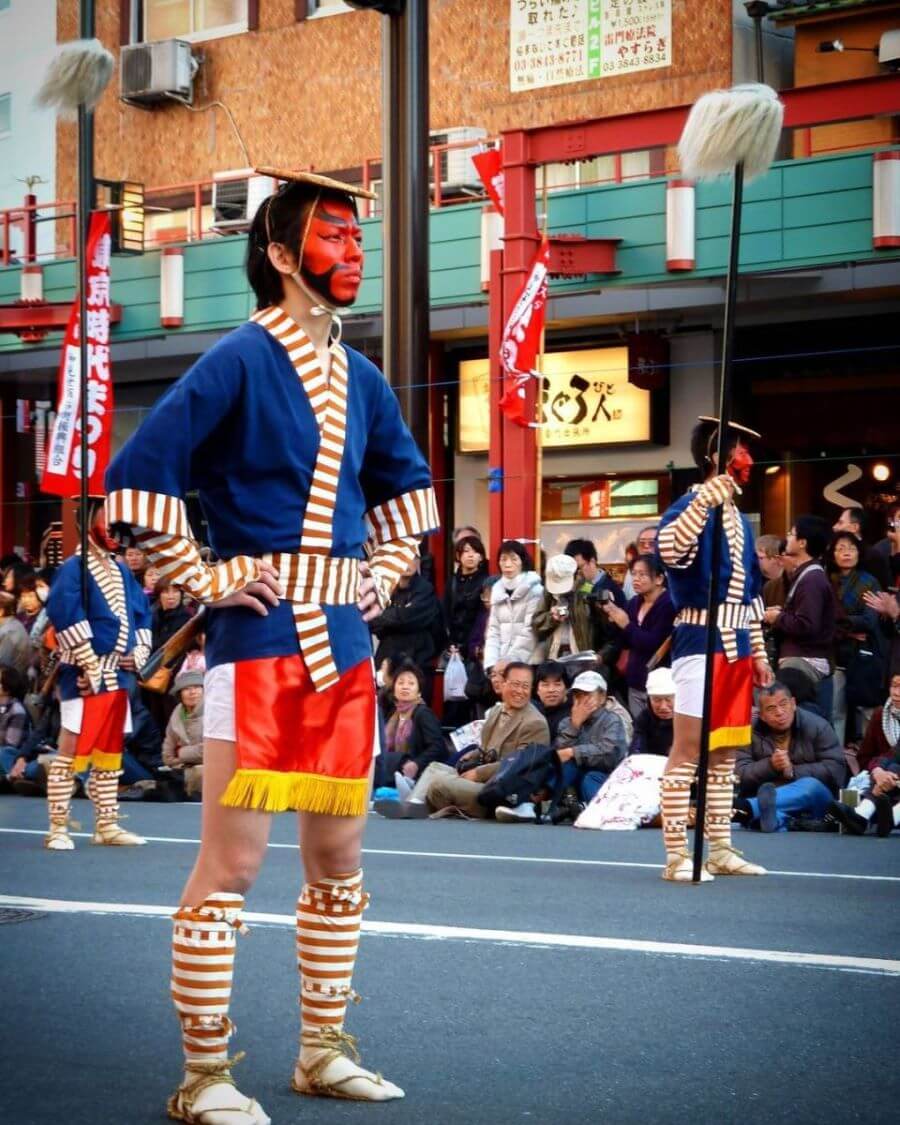 Dạo bước trên các con phố nhộn nhịp của Tokyo, bạn sẽ không khó để bắt gặp những nghệ sĩ đường phố tài năng