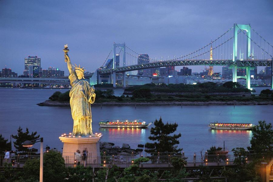 Đảo nhân tạo Odaiba sở hữu những công trình kiến trúc đầy ấn tượng