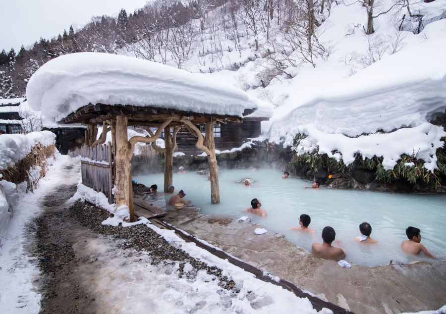 Tắm Onsen vào những ngày mùa đông giá lạnh tại Nhật