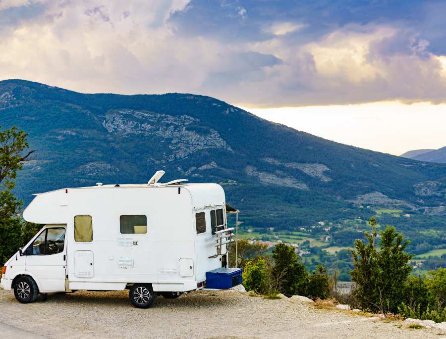 Mọi người ngoài ngắm nhìn cảnh đẹp có thể tự mình khám phá các ngôi làng xinh đẹp xung quanh