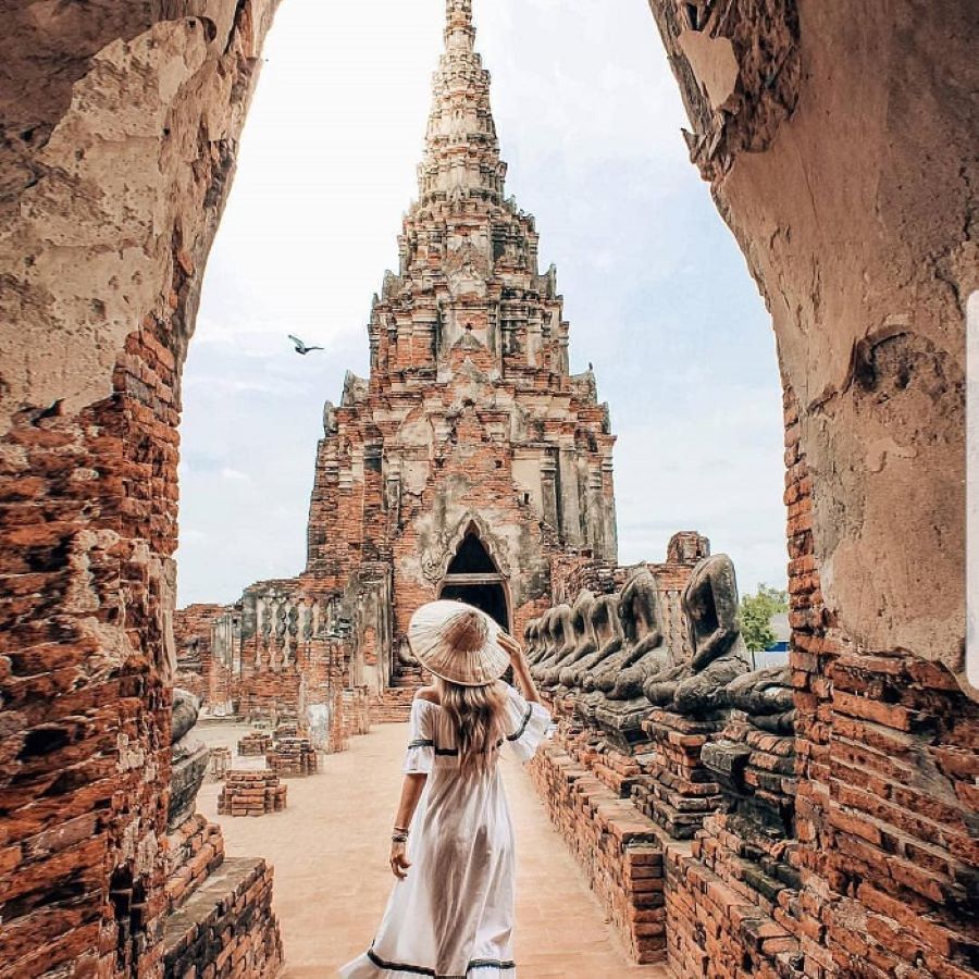 Bạn có thể ưu tiên chọn những chiếc váy maxi xinh xắn để làm nàng thơ bay bổng nhé!