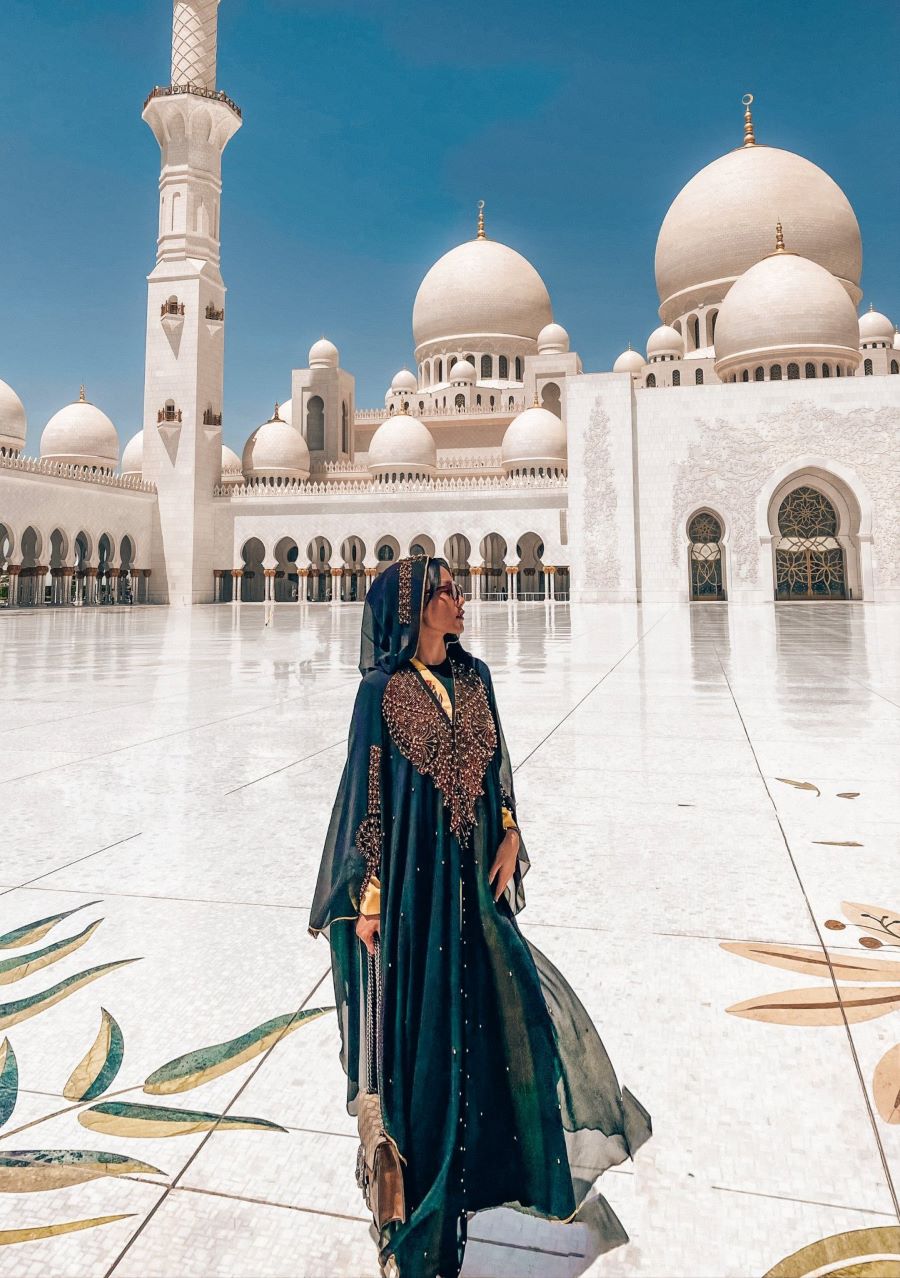 Bạn cần chọn những bộ trang phục kín đáo khi vào thánh đường tại Dubai