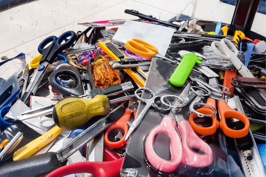 Không mang những đồ vật có tính chất gây hại khi đi du lịch