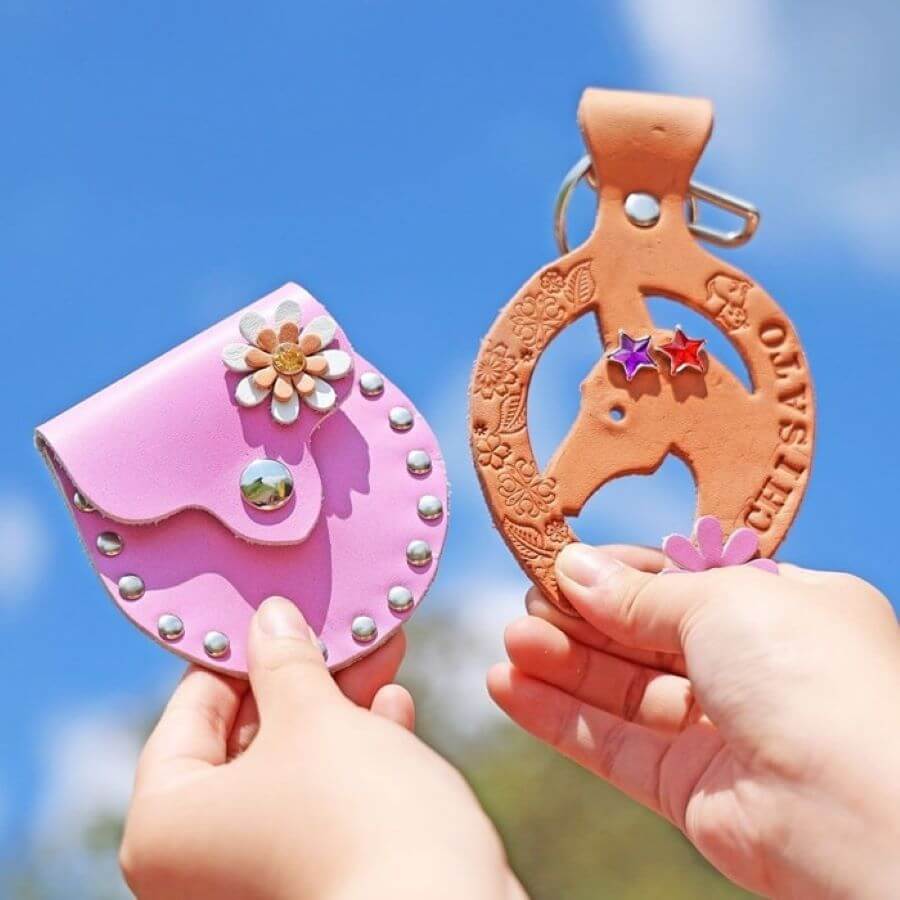 Các cửa hàng quà lưu niệm tại Mother Farm bày bán đa dạng các sản phẩm để bạn làm quà sau chuyến du lịch của mình