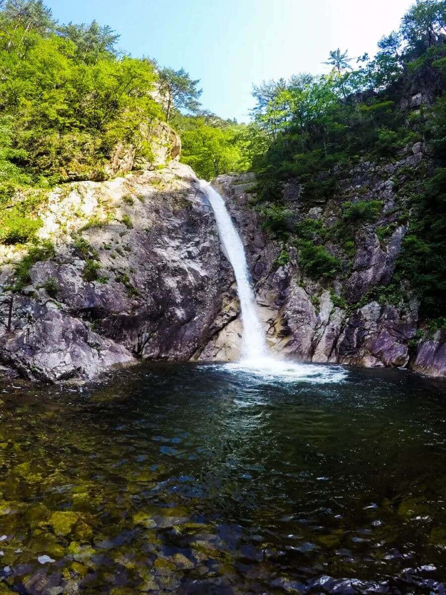 Thác Biryong như một bức tranh thủy mặc tuyệt đẹp, làm say đắm lòng người