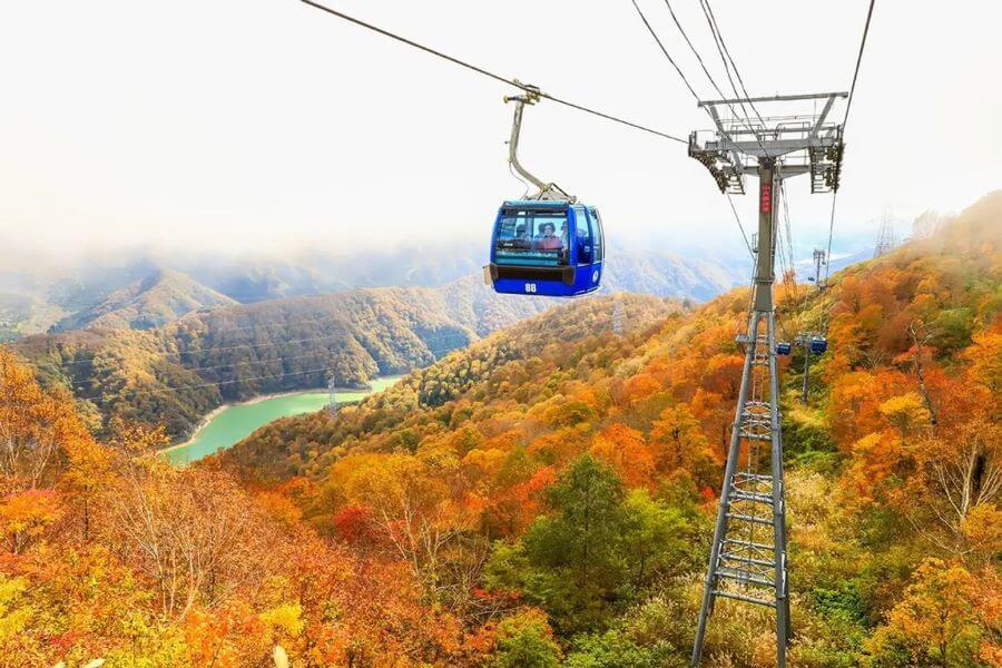 Thung lũng Cheonbuldong là một trong những địa điểm du lịch Hàn Quốc nổi tiếng nhất tại núi Seorak