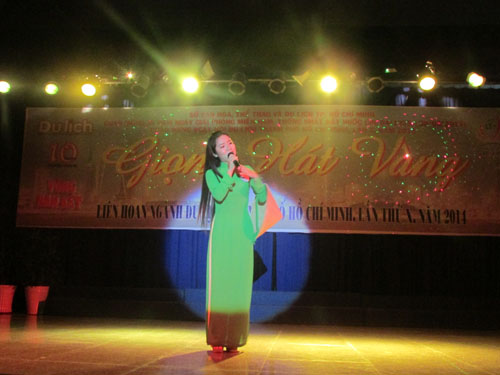 Lien hoan giong hat vang