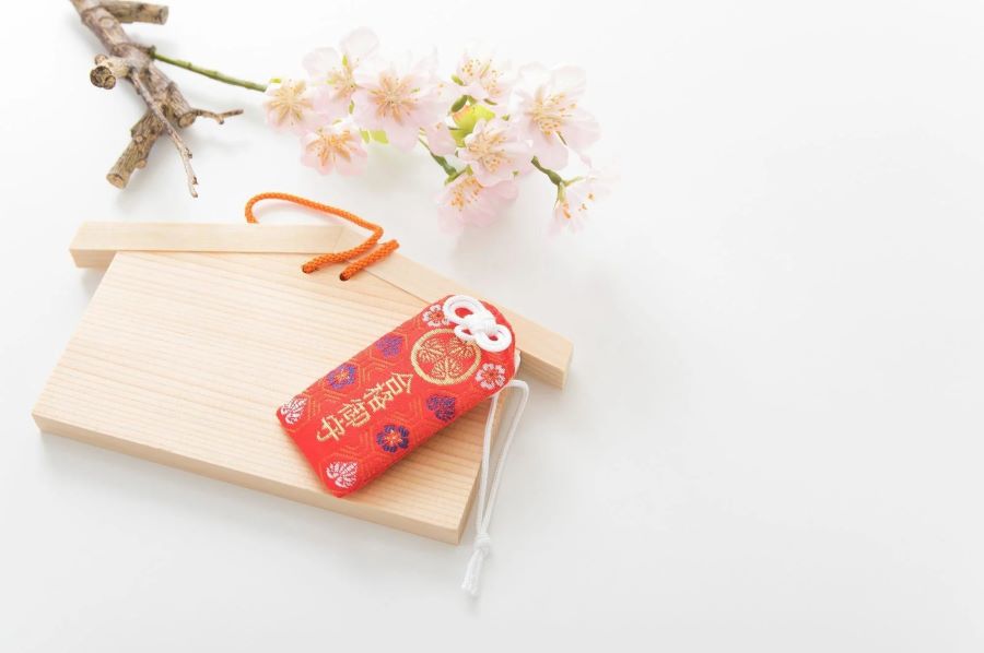 Omamori, những chiếc bùa hộ mệnh nhỏ bé đến từ xứ sở hoa anh đào, ẩn chứa sức mạnh tâm linh phi thườnG