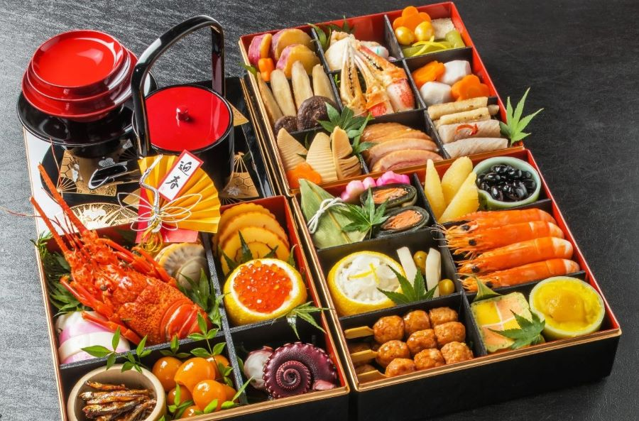 Những món ăn trong Osechi Ryori được bày trí đẹp mắt, đa dạng và cầu kỳ