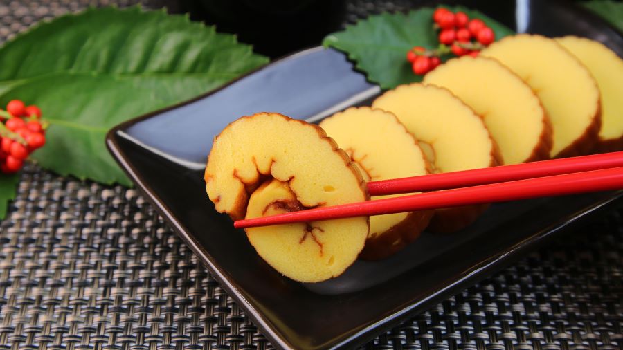 Datemaki là một trong những món ăn không thể thiếu trong mâm cỗ Osechi Ryori truyền thống của người Nhật