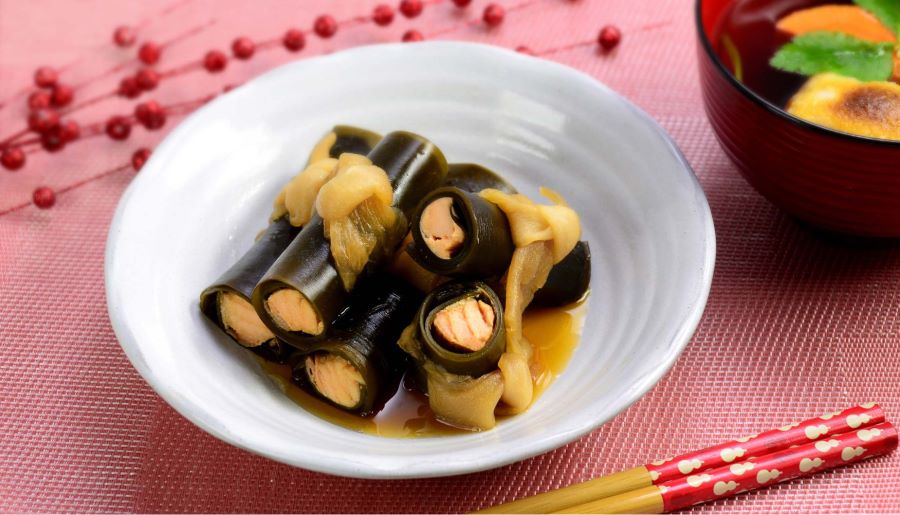 Hương vị của Kobumaki rất đặc trưng, có vị mặn của rong biển kết hợp với vị ngọt của nhân bên trong