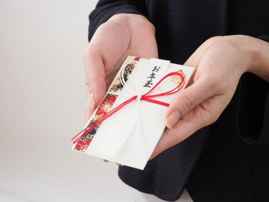 Otoshidama không chỉ là món quà vật chất, những phong bao lì xì đỏ thắm này còn chứa đựng nhiều ý nghĩa sâu sắc