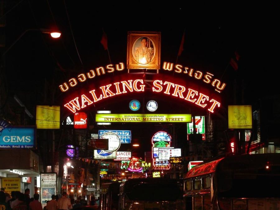 Walking Street - Một trong những điểm đến nổi tiếng tại Pattaya về đêm