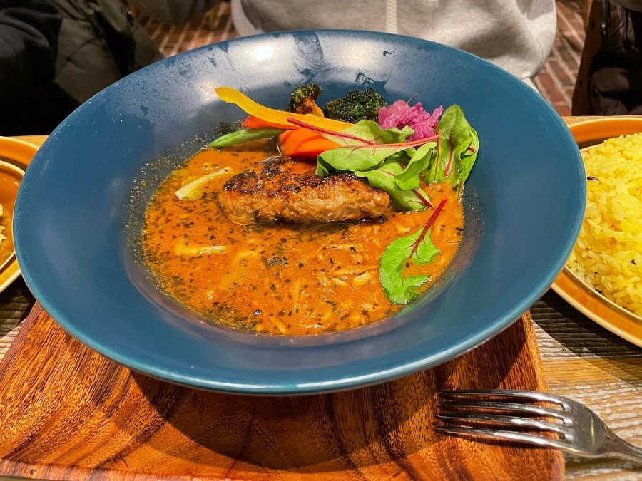 Súp cà ri Hokkaido không chỉ là một món ăn ngon miệng mà còn là biểu tượng của ẩm thực địa phương