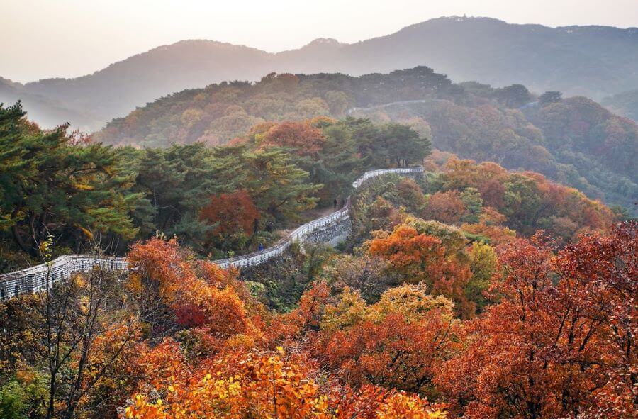 Khi thu đến, cảnh sắc Namhansanseong trở nên rực rỡ và lãng mạn hơn bao giờ hết