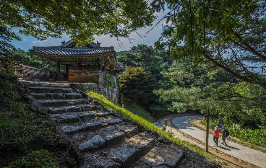 Pháo đài không chỉ là một công trình phòng thủ kiên cố mà còn là một thành phố lịch sử với những giá trị văn hóa sâu sắc