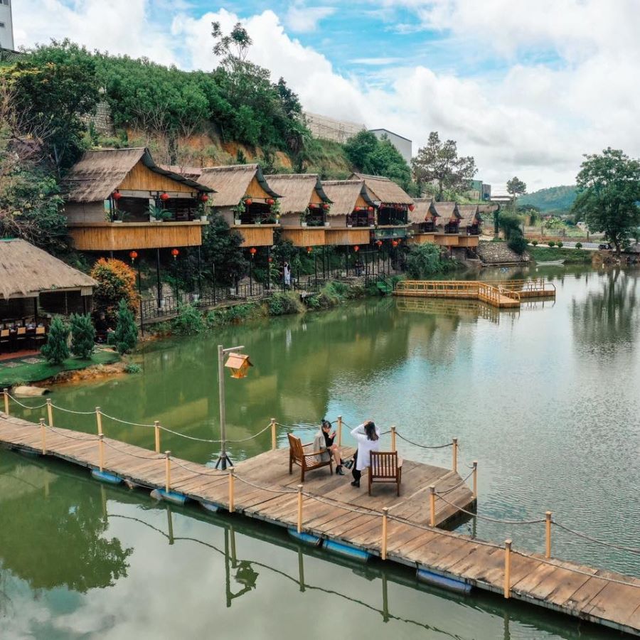 Cây cầu bắc ngang hồ ở An Sơn Hồ là địa điểm checkin lý tưởng