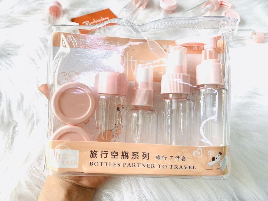 Hiện nay các bộ kit chiết mỹ phẩm được bày bán ở nhiều cửa hàng