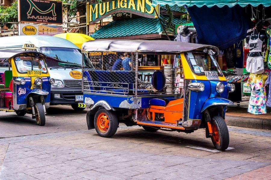 Tuk-tuk hay còn gọi với cái tên ngộ nghĩnh là xe “xãm ló”