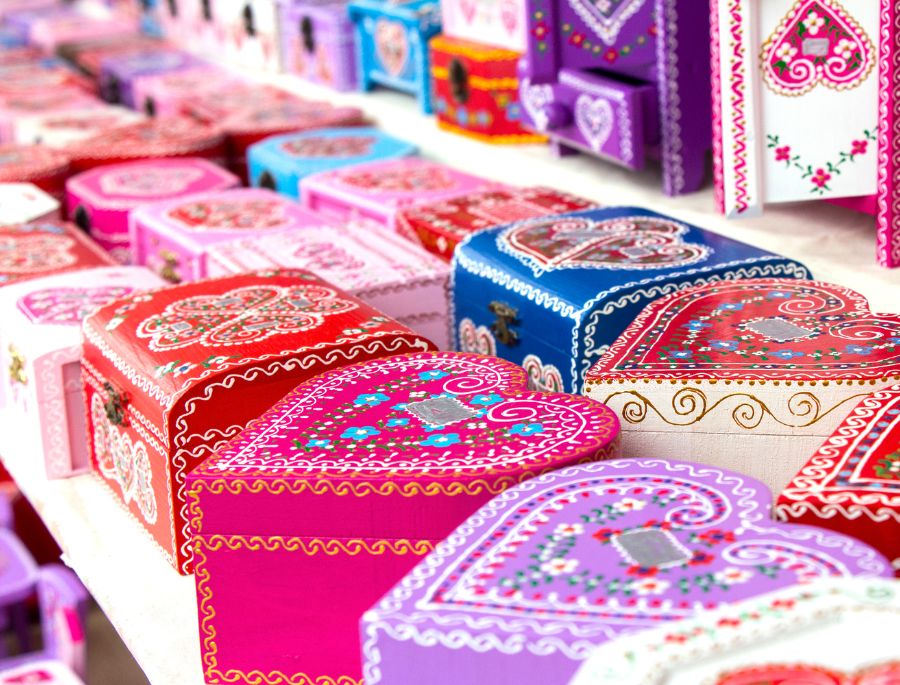 Những hộp quà tặng Kẹo trái tim Licitar được đóng gói đẹp mắt