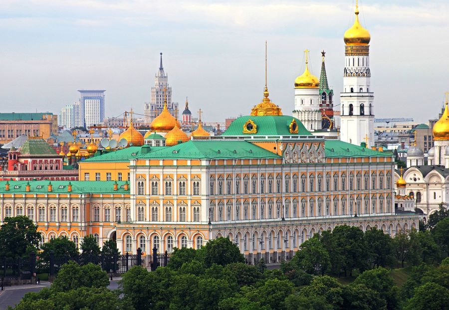 Đại Cung điện Kremlin - một trong những công trình nổi bật tại Quảng trường Đỏ của nước Nga