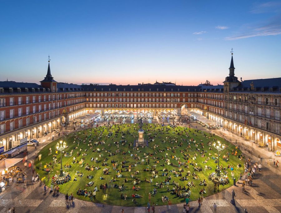 Toàn cảnh quảng trường Plaza Mayor với diện tích rộng lớn