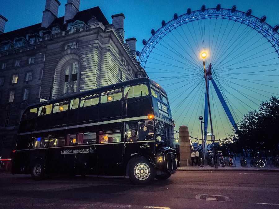 Tham gia các tour du lịch “săn ma” tại Vương quốc Anh là một trong những trải nghiệm hấp dẫn và rùng rợn nhất 