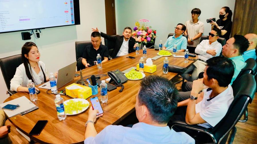 Ông Nguyễn Văn Toàn - Phó Tổng Giám Đốc chia sẻ về quy trình tự động hóa bán và điều hành hệ thống tour tại Top Ten Travel 