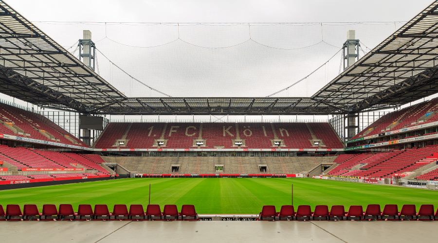 Sân vận động Cologne Stadium ở thành phố Cologne là sân nhà của câu lạc bộ bóng đá FC Köln